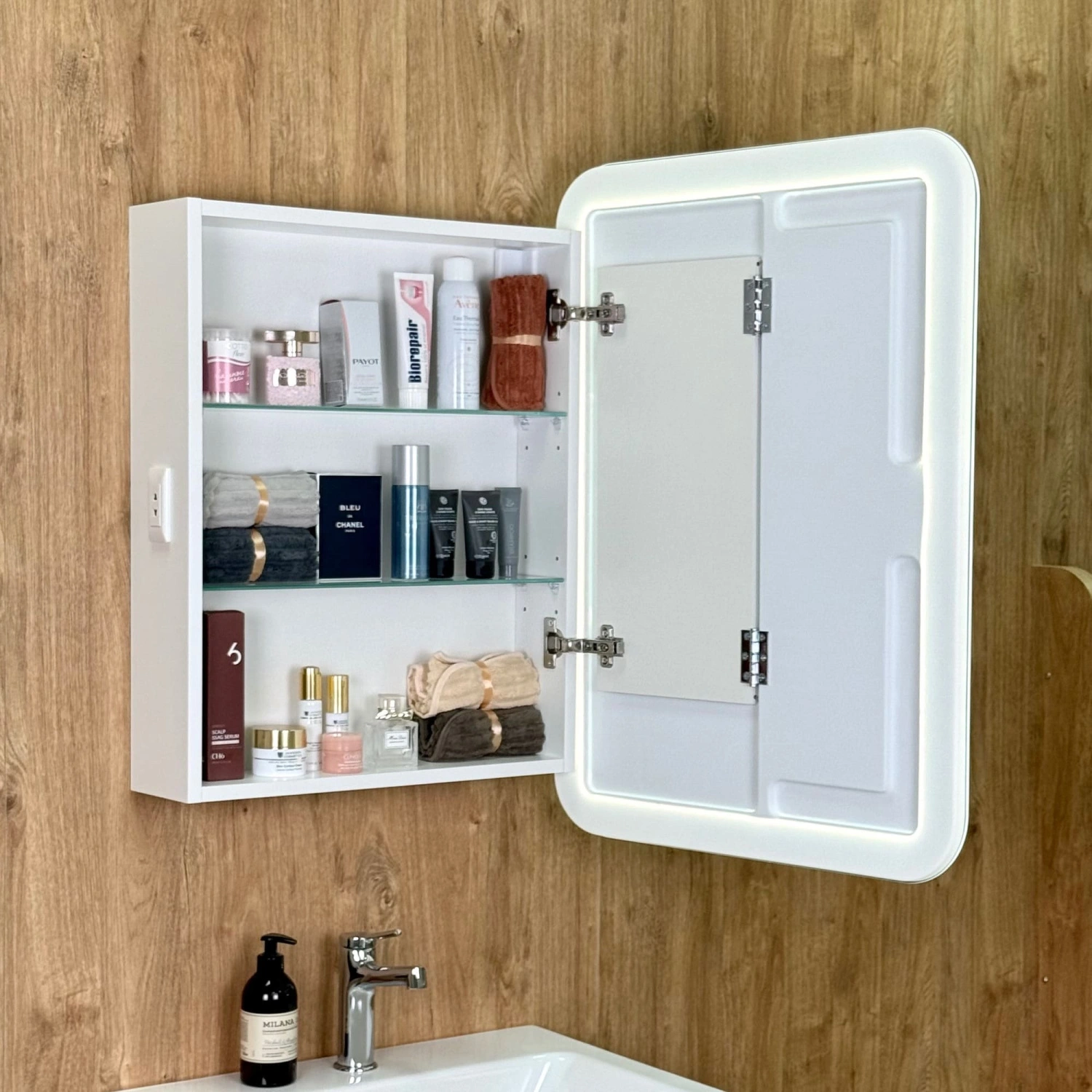 Шкаф зеркальный Alavann "Cosmetic Light 60" смена цвета, антизапотеватель, часы от магазина Vanna-Vanna.ru!