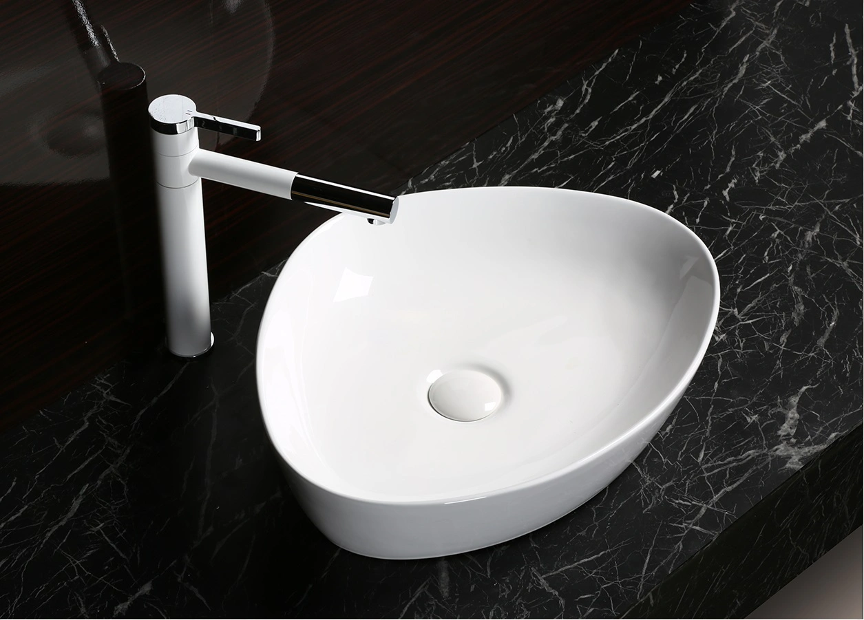 Раковина Ceruttispa CR0021C накладная, белая, треугольная 500х400х160 от магазина Vanna-Vanna.ru!