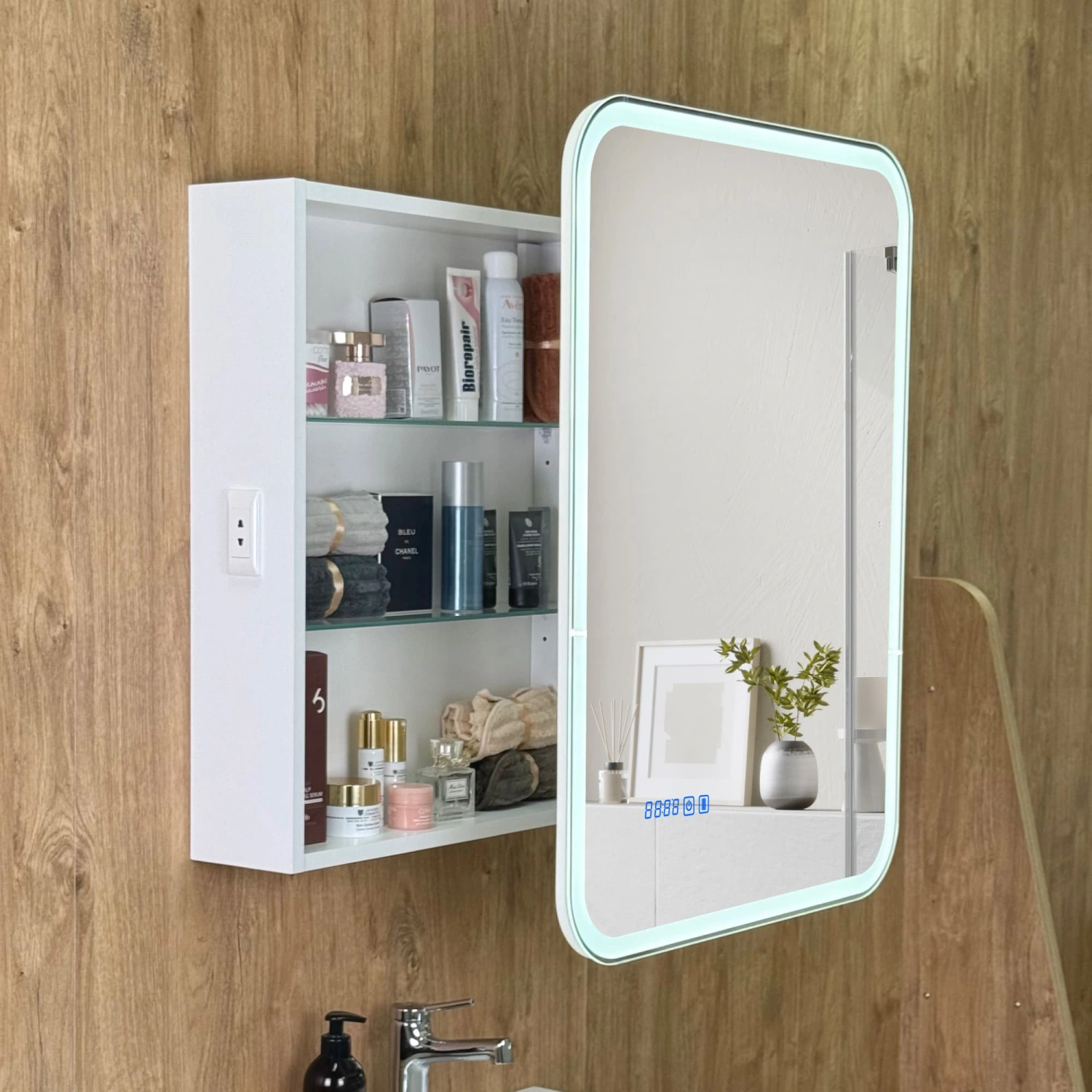 Шкаф зеркальный Alavann "Cosmetic Light 60" смена цвета, антизапотеватель, часы от магазина Vanna-Vanna.ru!