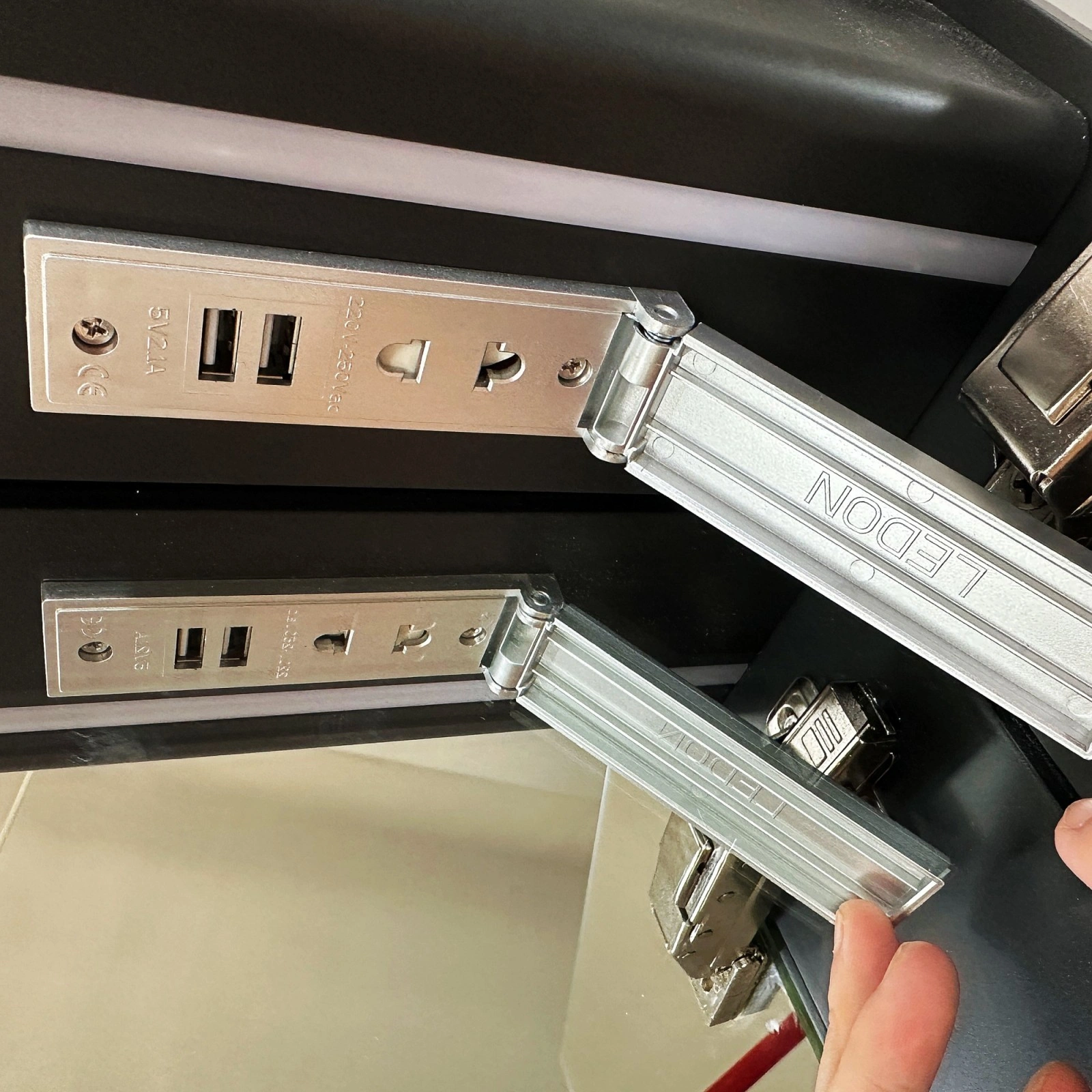 Зеркало-шкаф Esbano ES-6008NS 80х70х13 от магазина Vanna-Vanna.ru!