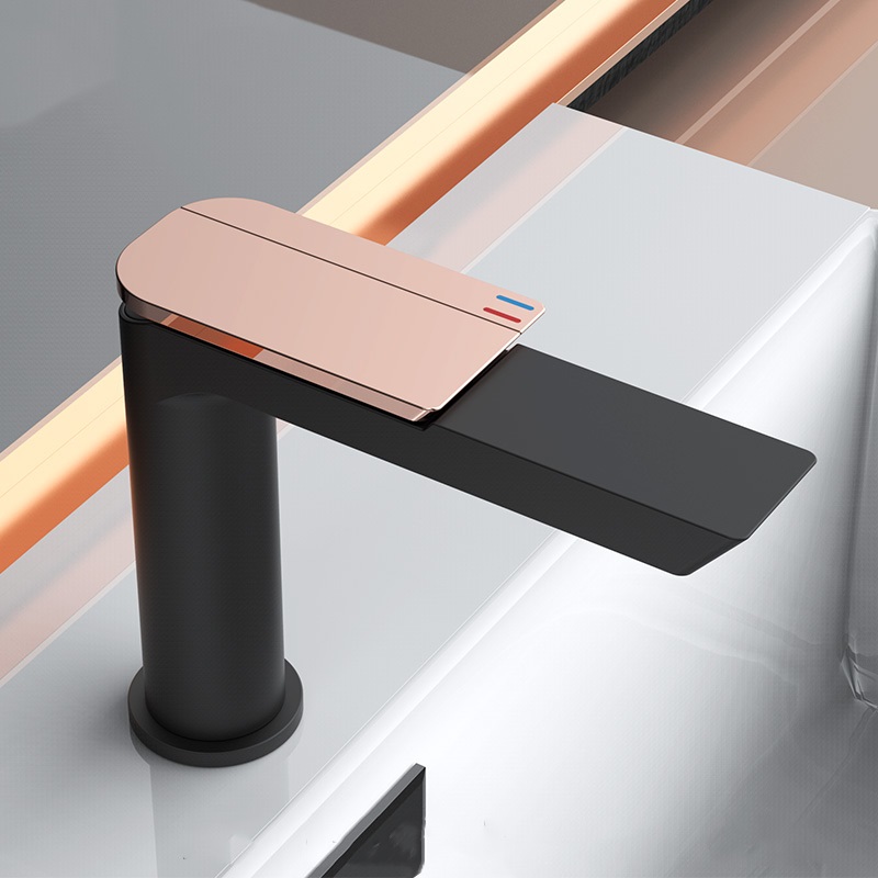 Смеситель для раковины BochMann COMO BG BM10784 черный/золото