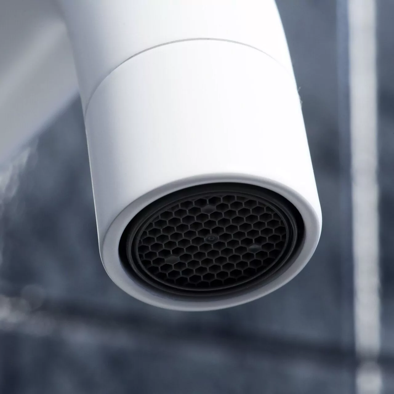 Смеситель для кухни WasserKraft Mindel 8507 белый Soft-touch