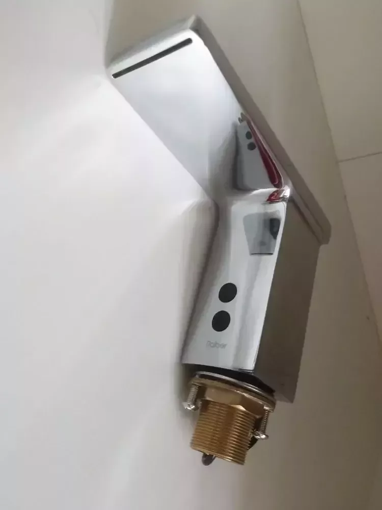 Смеситель для раковины Raiber Sensor RSF88135 хром от магазина Vanna-Vanna.ru!