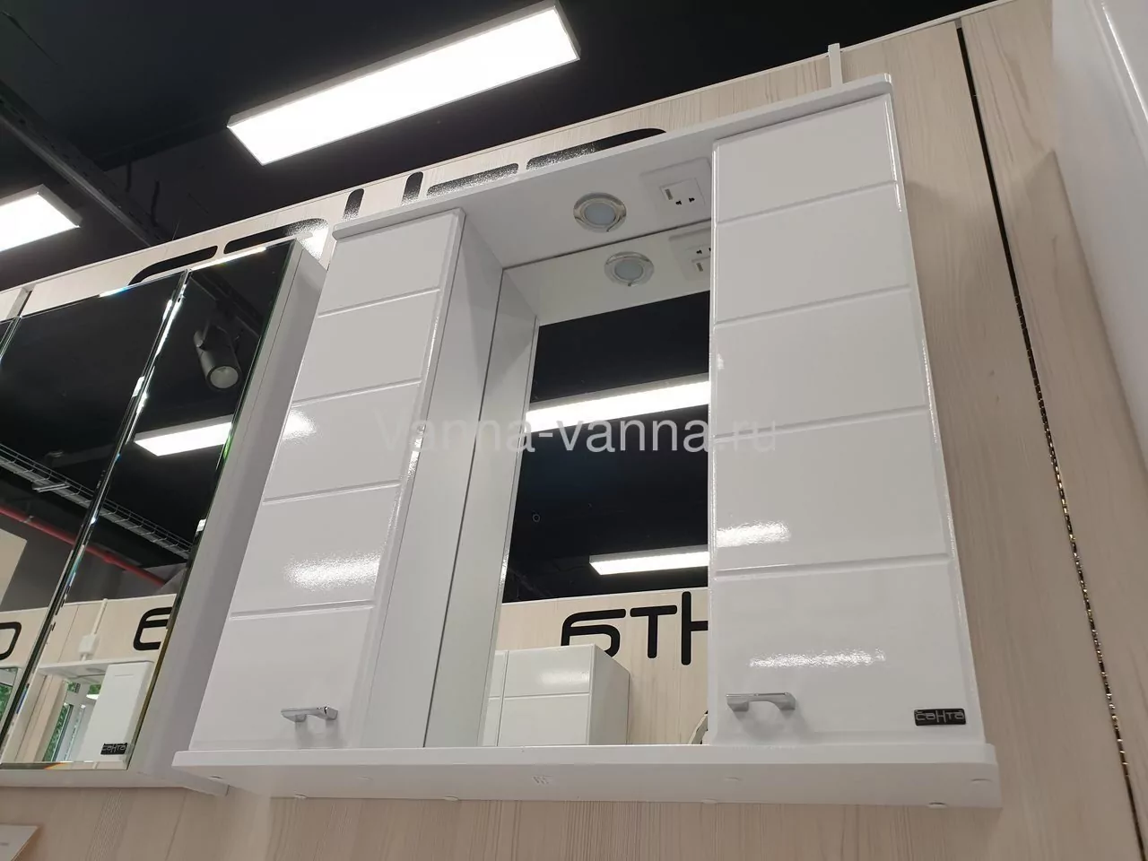 Зеркало-шкаф Санта Омега 75 свет, белый