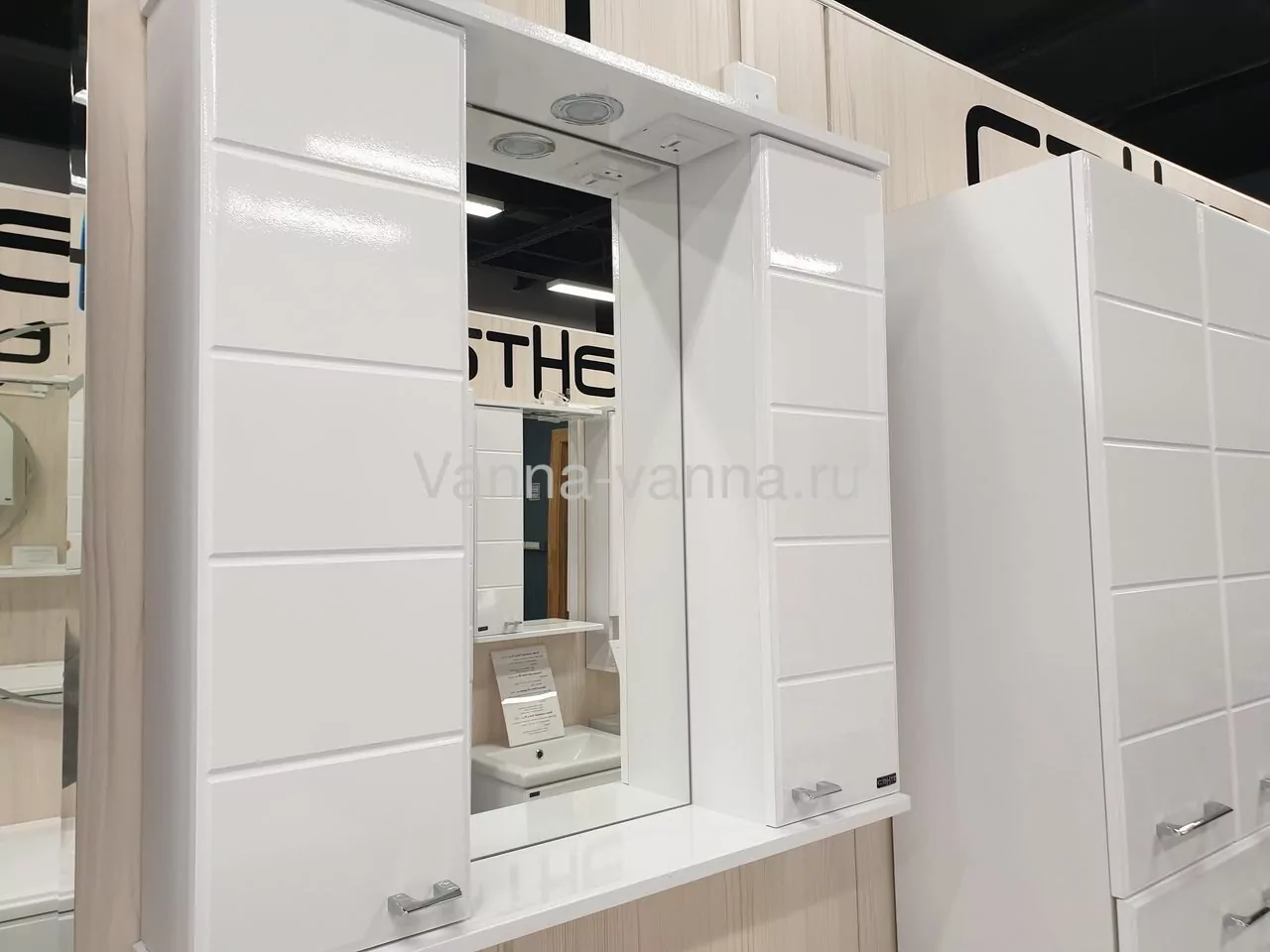 Зеркало-шкаф Санта Омега 75 свет, белый