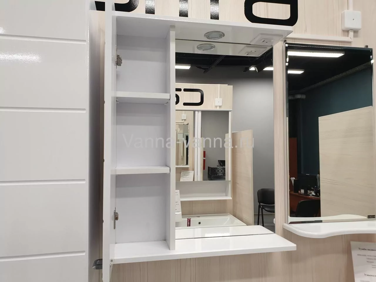 Зеркало со шкафчиком Санта Омега 60 L свет, белый