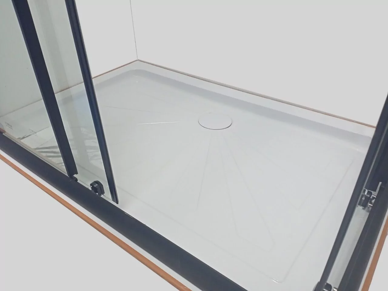 Душевой уголок Parly Quadro ZQ121B L/R прямоугольный, с низким поддоном, прозрачное стекло, профиль черный Душевой уголок Parly Quadro ZQ121B L/R прямоугольный, с низким поддоном, прозрачное стекло, профиль черный