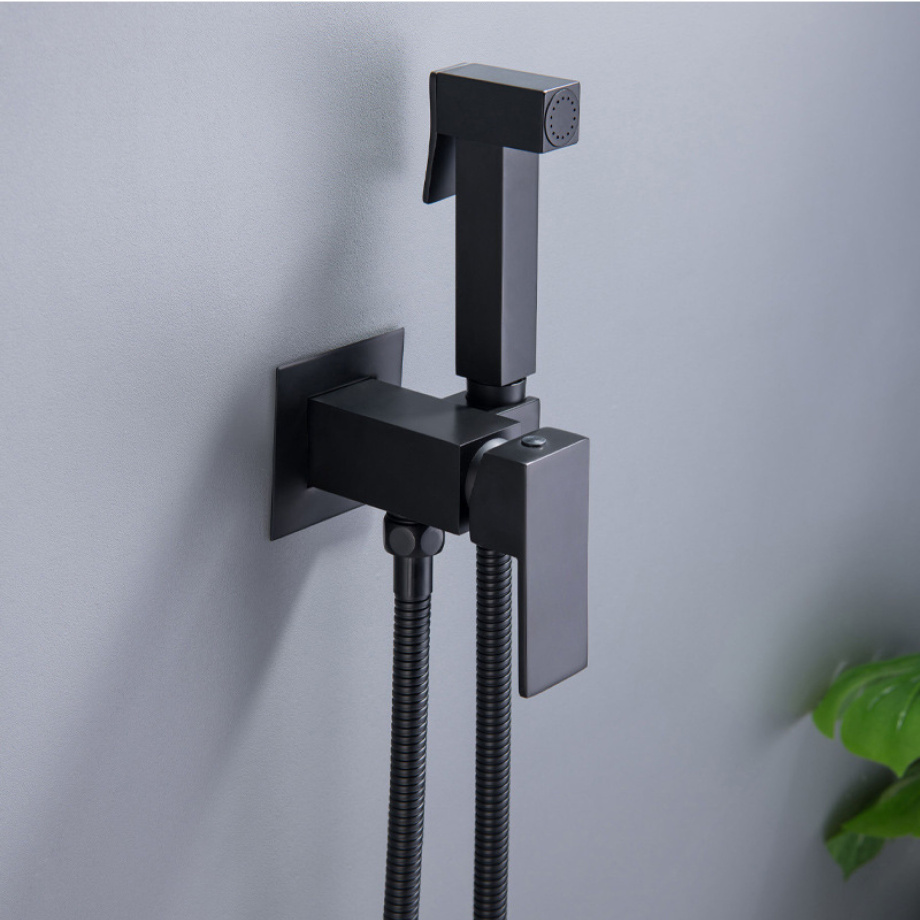 Смеситель с гигиеническим душем BochMann RESIA B CK-P11B черный