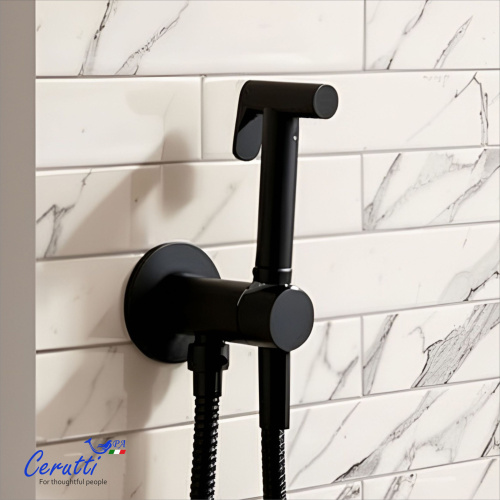 Смеситель с гигиеническим душем Ceruttispa Брайс SHB (BRAIES SHB) из латуни с шлангом 120 см, цвет черный матовый