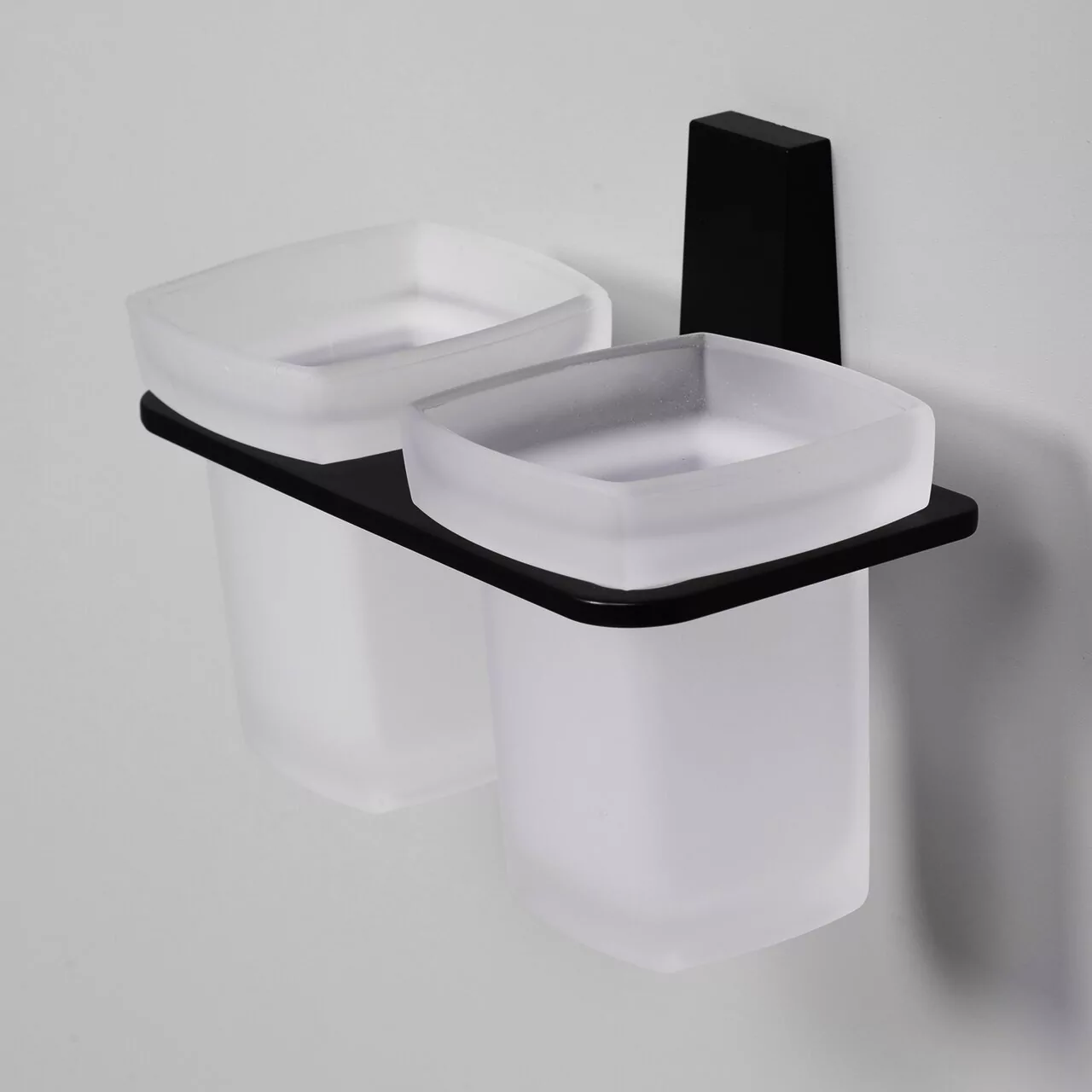 Стакан для щеток двойной WasserKraft Abens K-3228D черный