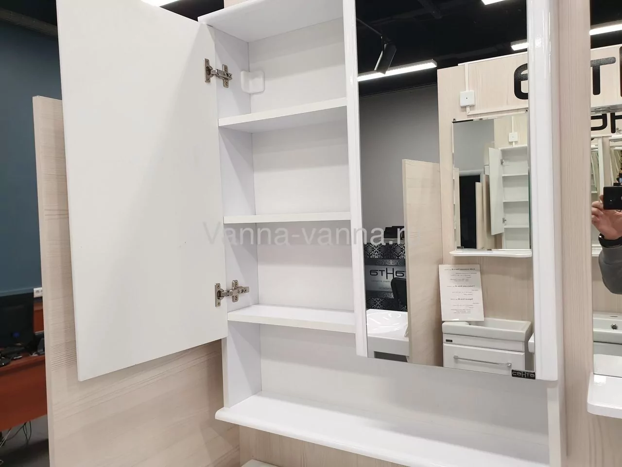 Зеркало-шкаф Санта Вегас 80 белый от магазина Vanna-Vanna.ru!