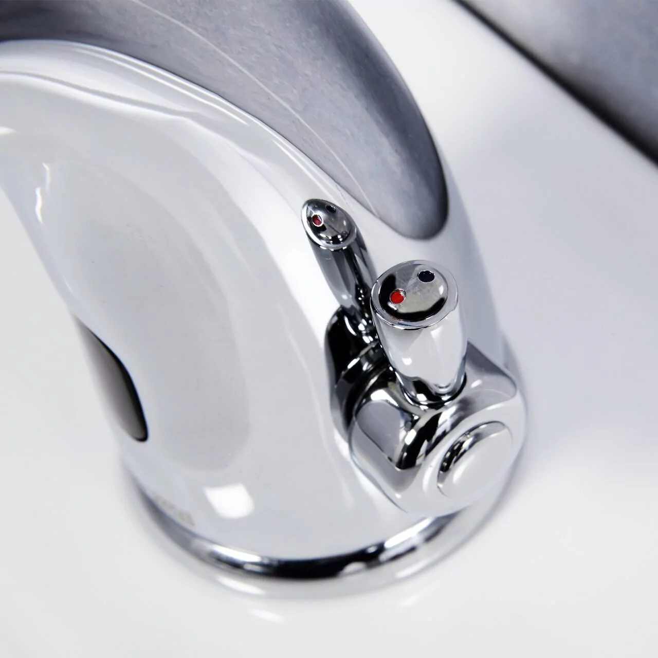 Смеситель для раковины WasserKraft Rossel 2813 хром