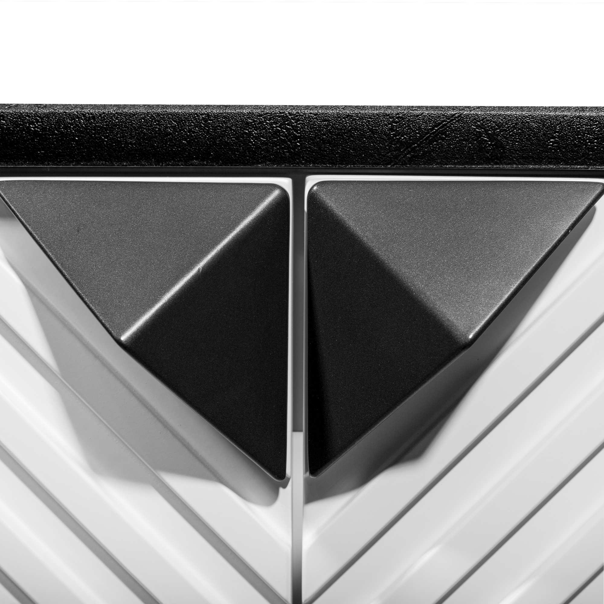 Тумба подвесная Runo Андорра 85 под накладную раковину, белый матовый/чёрный