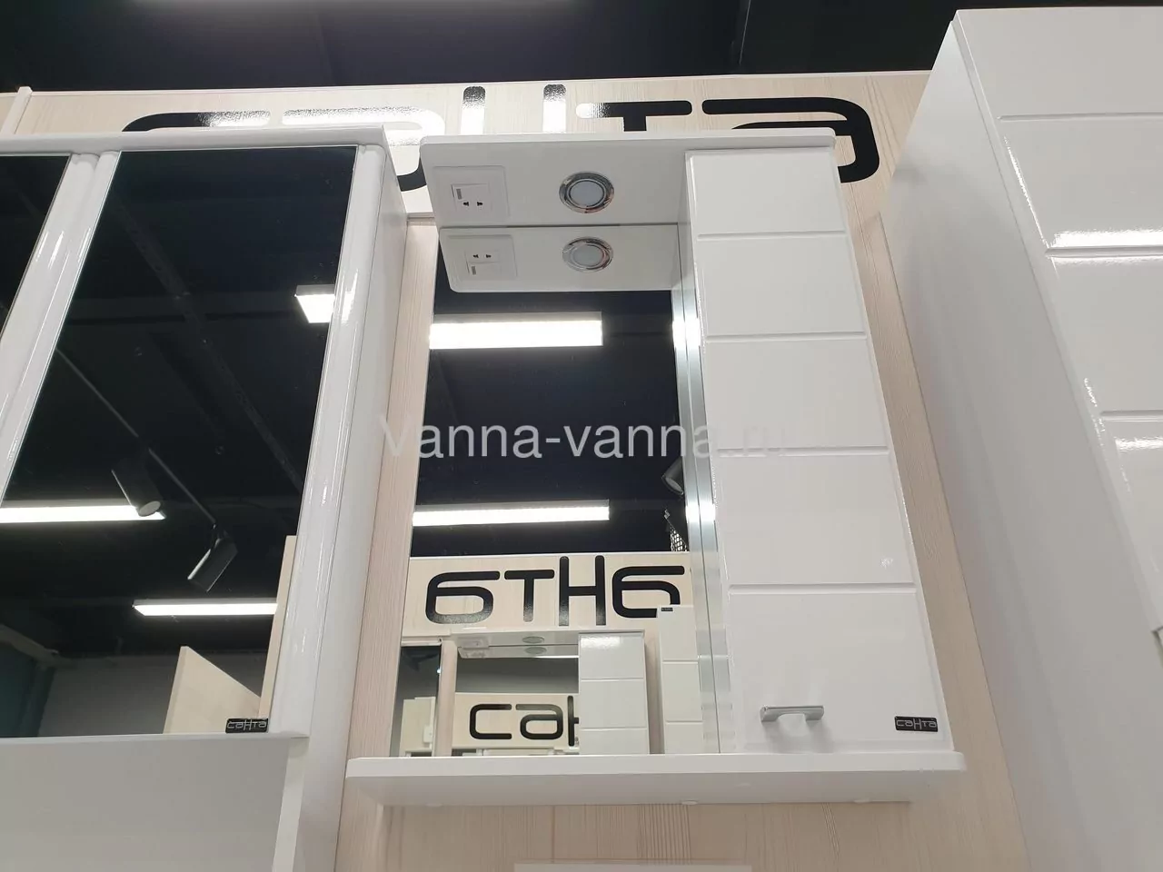 Зеркало со шкафчиком Санта Омега 60 R свет, белый от магазина Vanna-Vanna.ru!
