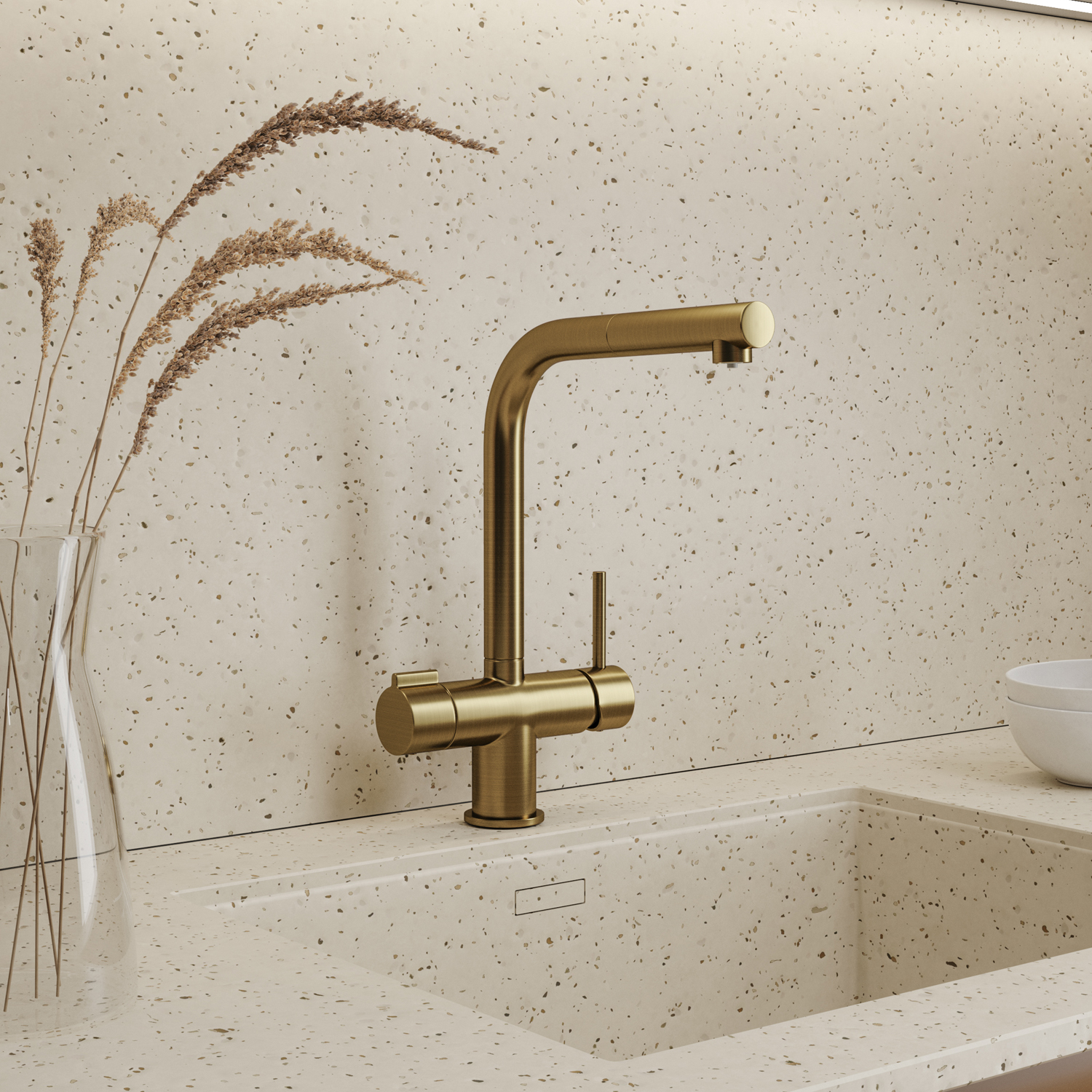 Смеситель для кухни под фильтр с выдвижной лейкой WasserKraft A8987 матовое золото