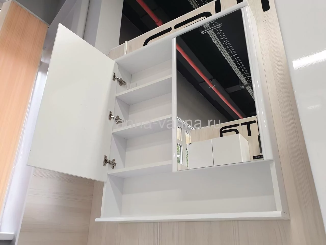 Зеркало-шкаф Санта Вегас 70 белый от магазина Vanna-Vanna.ru!