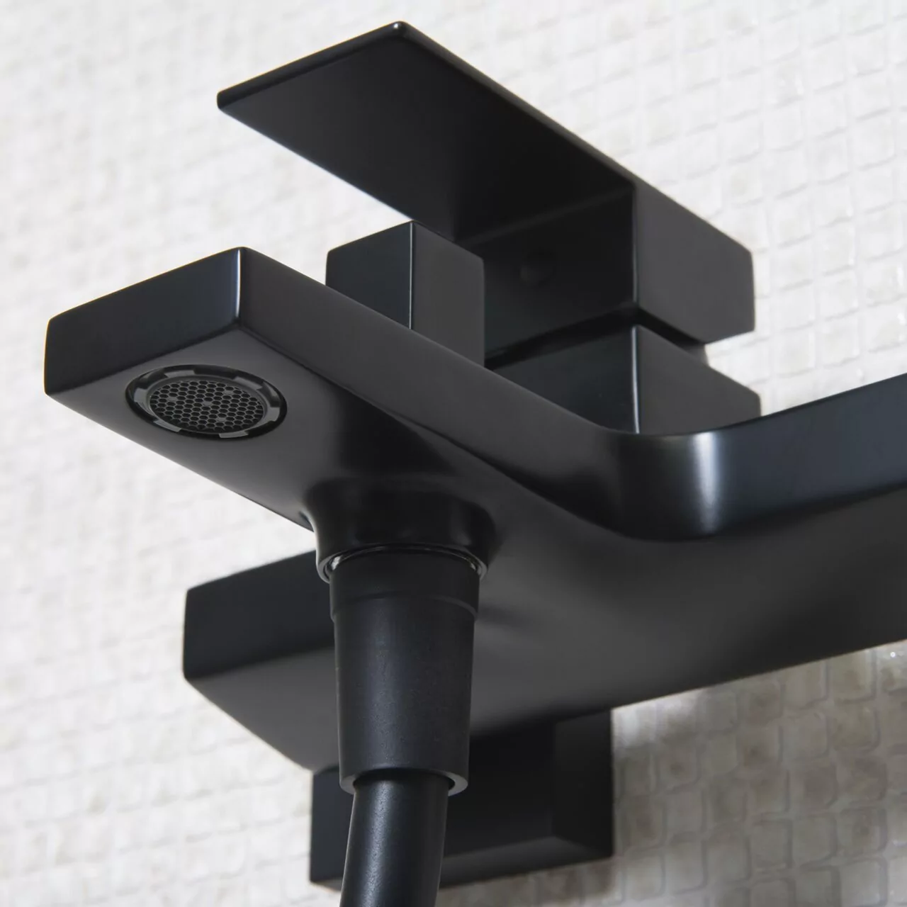 Смеситель для ванны WasserKraft Abens 2001 черный Soft-touch