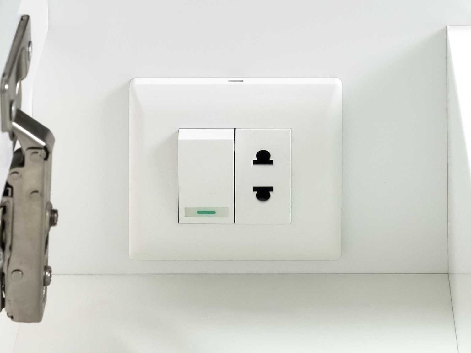 Зеркало со шкафчиком Misty Урал 60 L, белый