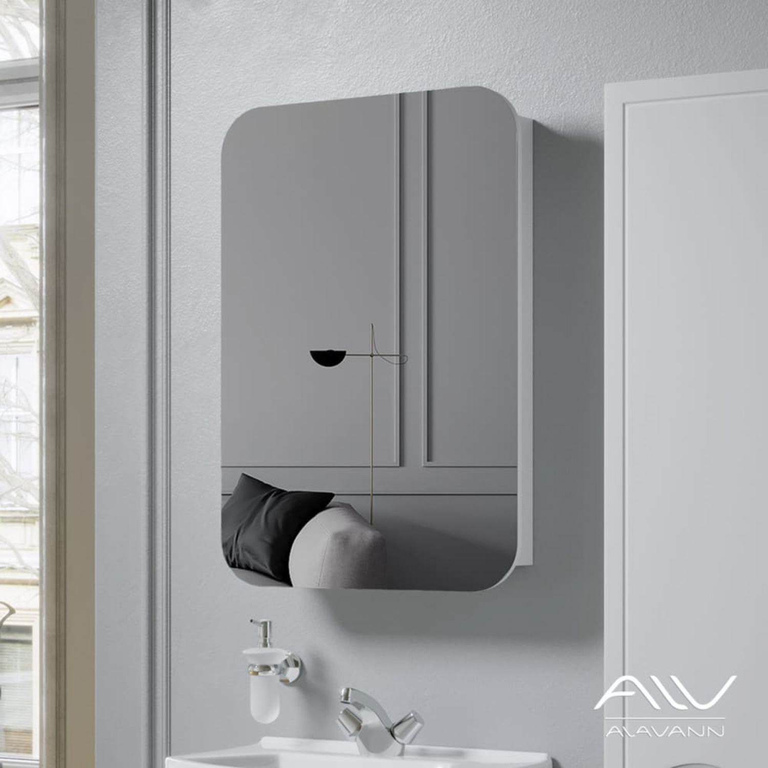 Зеркало-шкаф Alavann Monaco 55 универсальное, белый