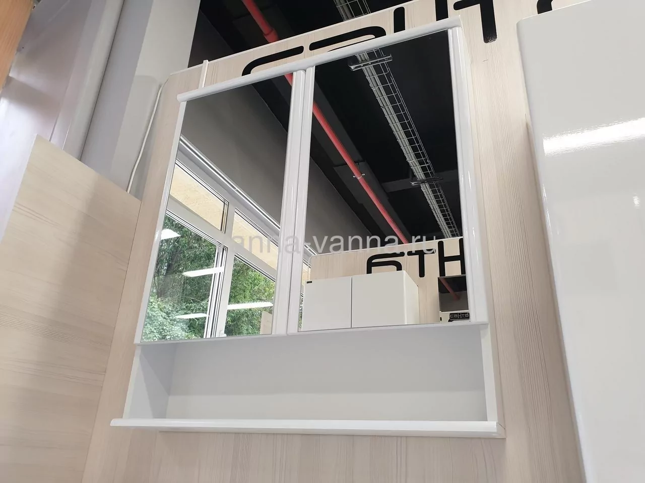 Зеркало-шкаф Санта Вегас 70 белый от магазина Vanna-Vanna.ru!