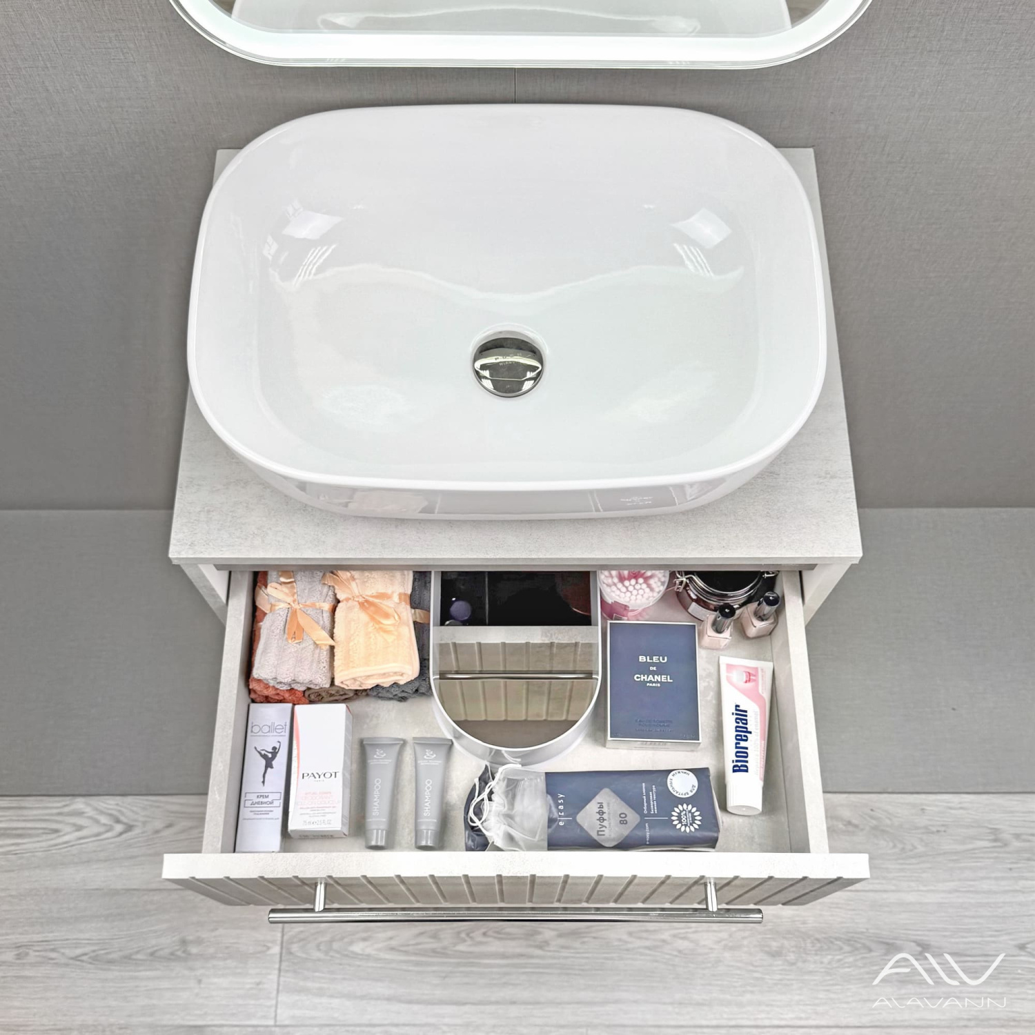 Тумба подвесная Alavann Emma 60 с раковиной Moduo 50 SQUARE, серый бетон