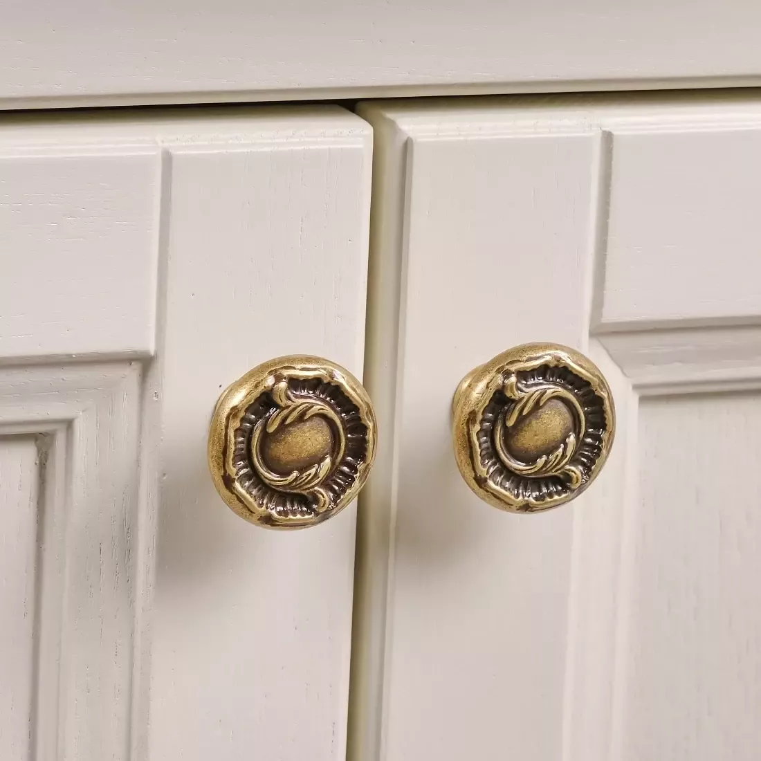 Тумба напольная ValenHouse Эллина 80/2 с раковиной Erica 80, 2 двери, слоновая кость, бронза