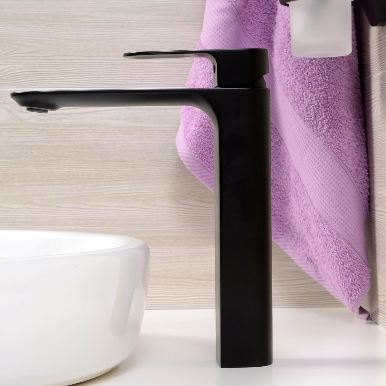 Смеситель для раковины WasserKraft Elbe 7403H черный Soft-touch