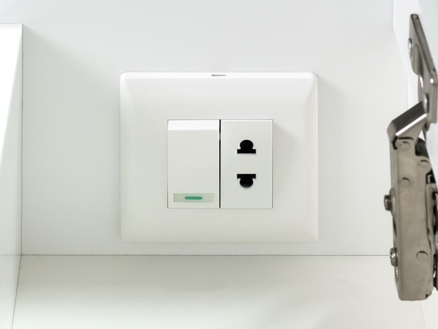 Зеркало со шкафчиком Misty Урал 60 R, белый