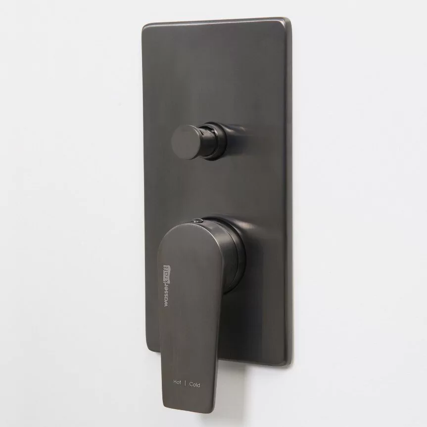 Смеситель с переключателем WasserKRAFT Wiese 8461 встраиваемый, на 2 выхода, оружейная сталь